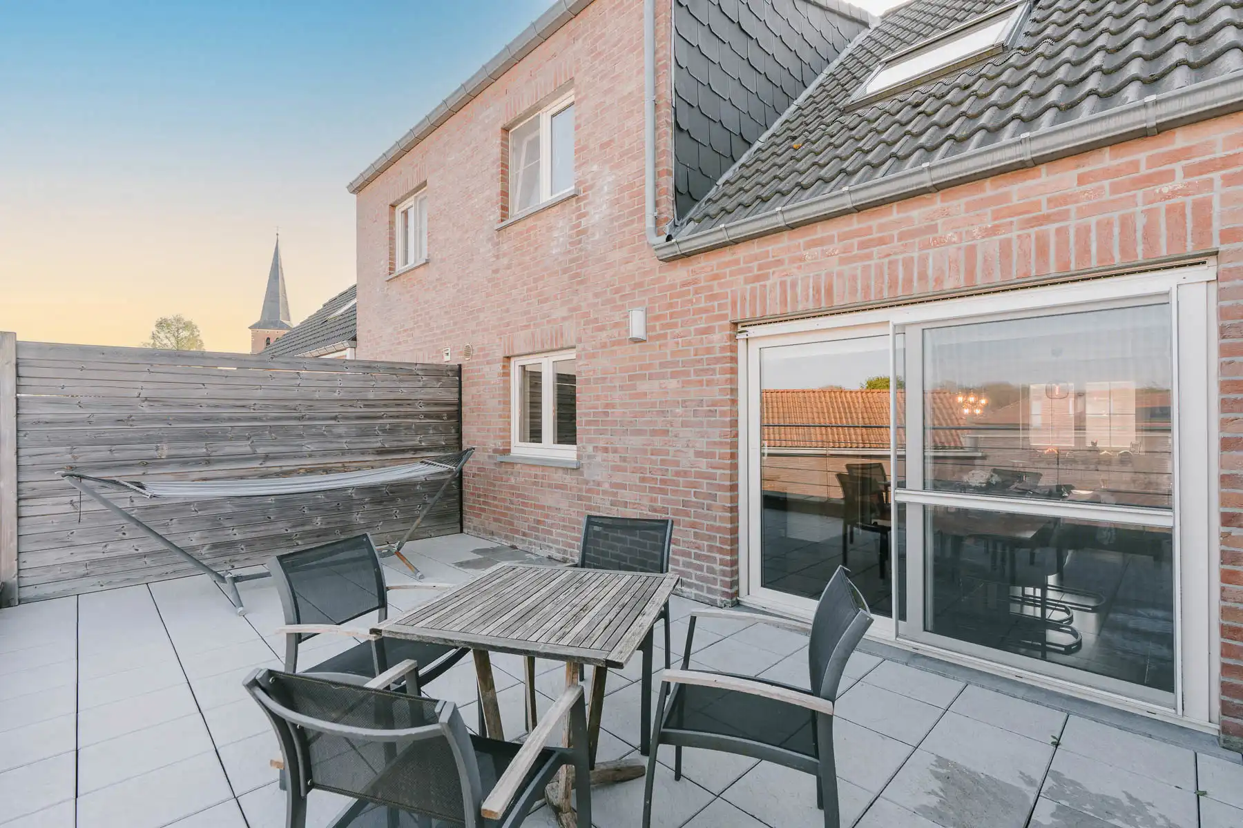 Lichtrijk en ruim appartement met riant terras op toplocatie foto 9