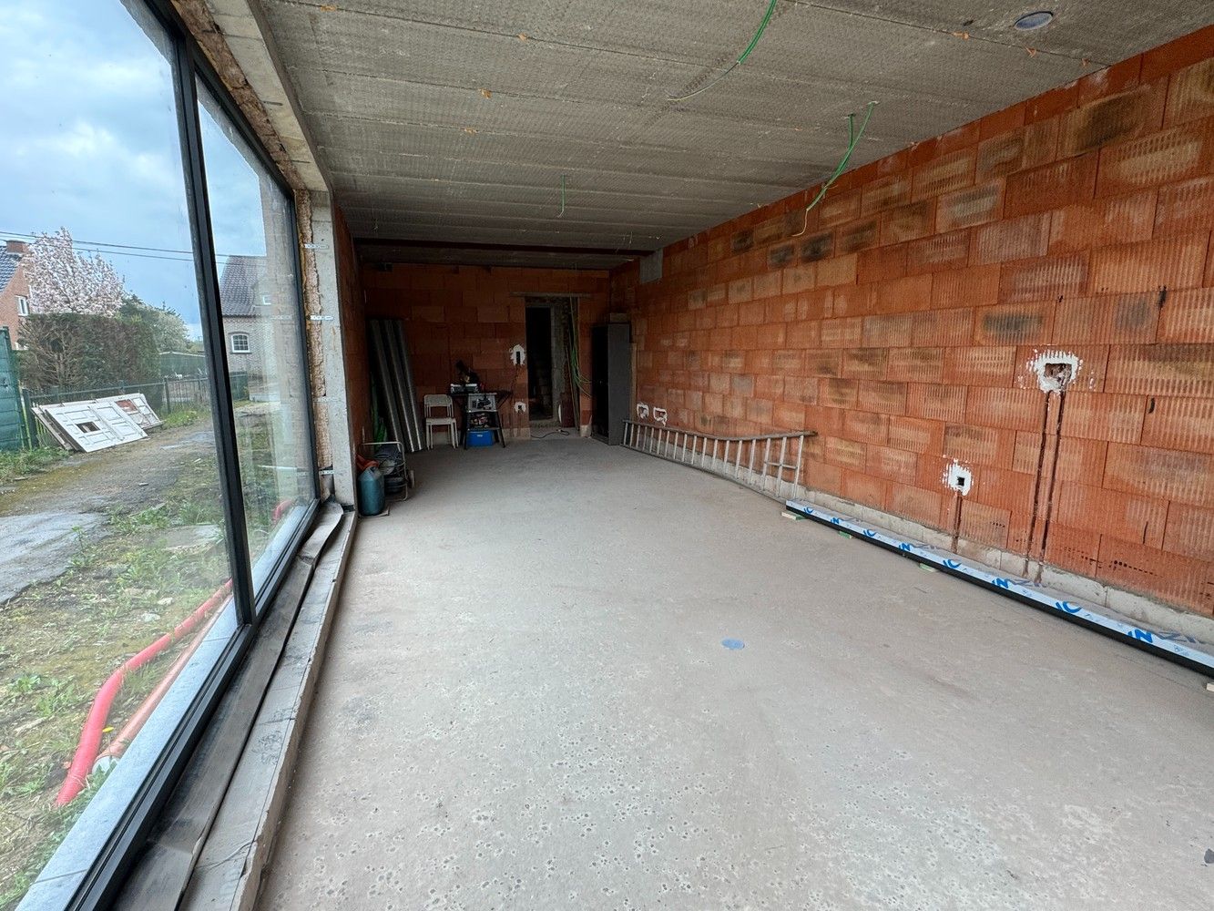 🏡  Casco woning met bijbouw op royaal perceel van 15a foto 4