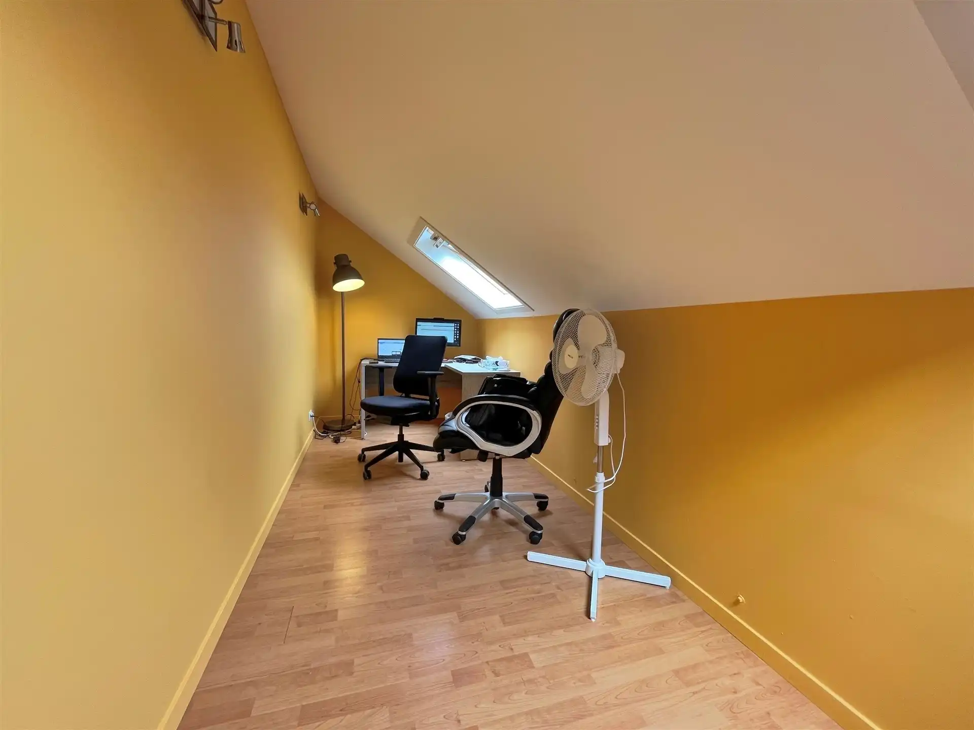 Recente woning met 4 slpks, garage en tuin. foto 13