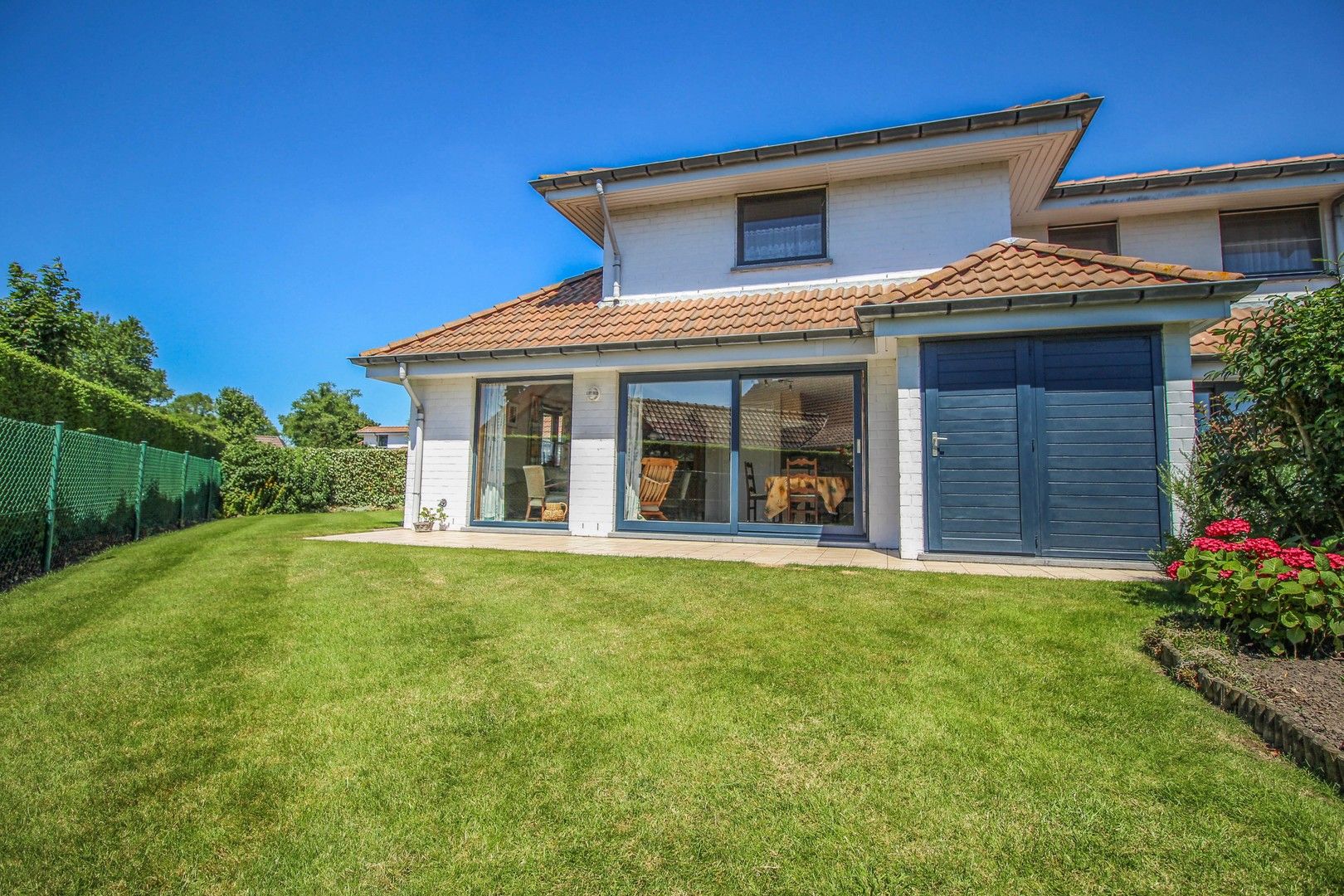 Zongerichte vakantiewoning met gezellig terras, tuin en parking. foto {{pictureIndex}}
