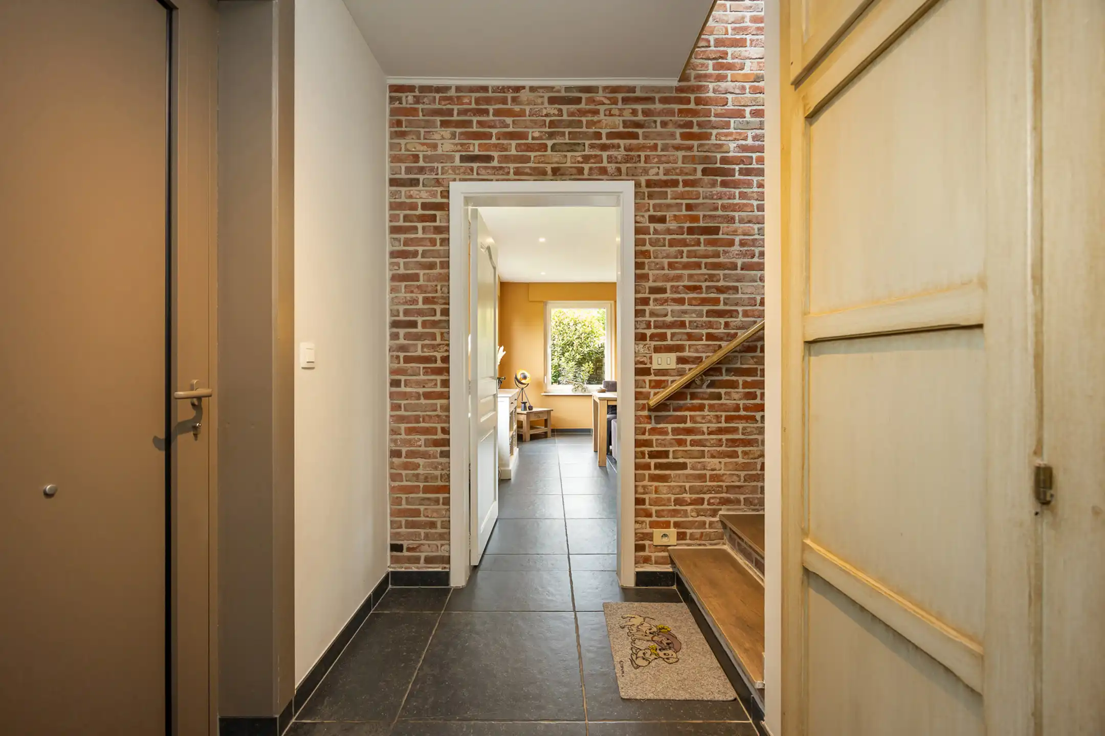 Instapklare woning met 4 slaapkamers op 865 m² foto 3