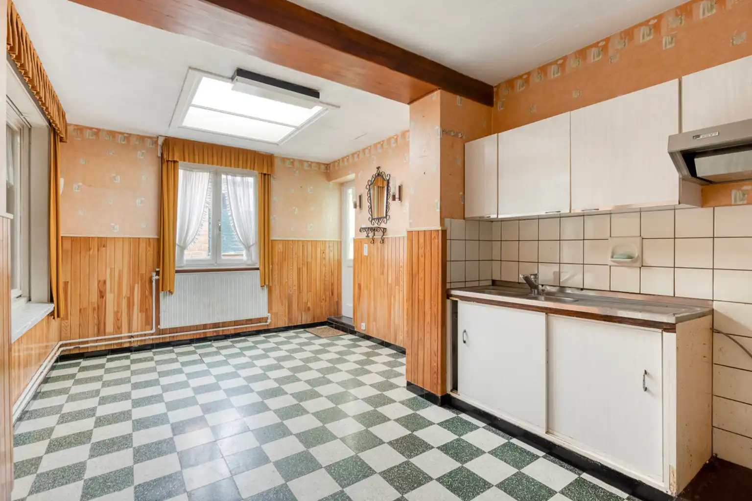 Ruime te renoveren tweegevelwoning op gunstige locatie foto 5