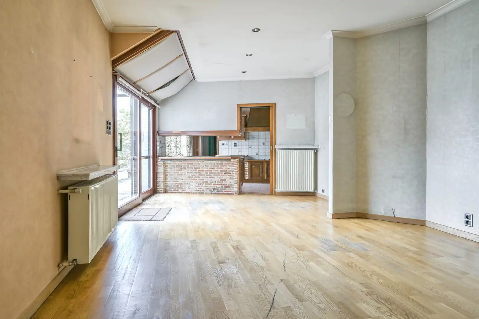 Zeer ruim duplex-appartement aan dorpsplein te Bornem foto 2