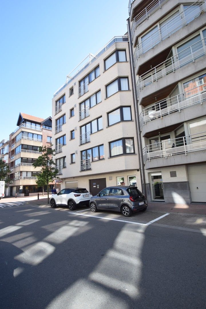 Lichtrijk gemeubeld hoekappartement gelegen in het centrum van Knokke op wandelafstand van de Zeedijk. foto 14