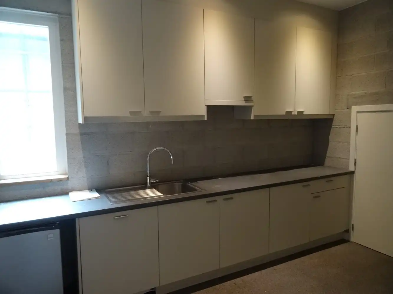 512m² bedrijfsgebouw met kantoren foto 5