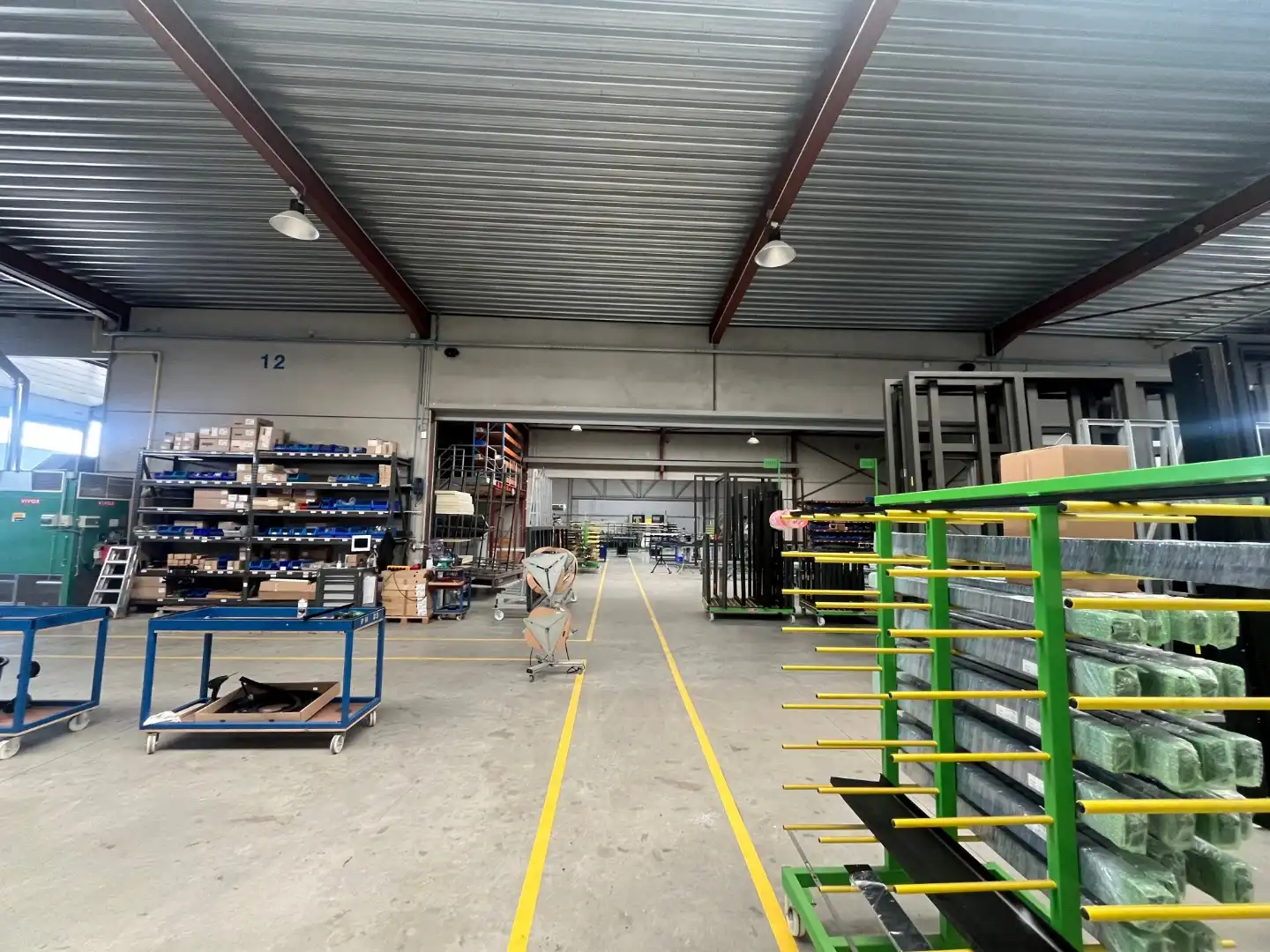 Een welgelegen bedrijfspand (KMO - industrie) van 2.815m² foto 5