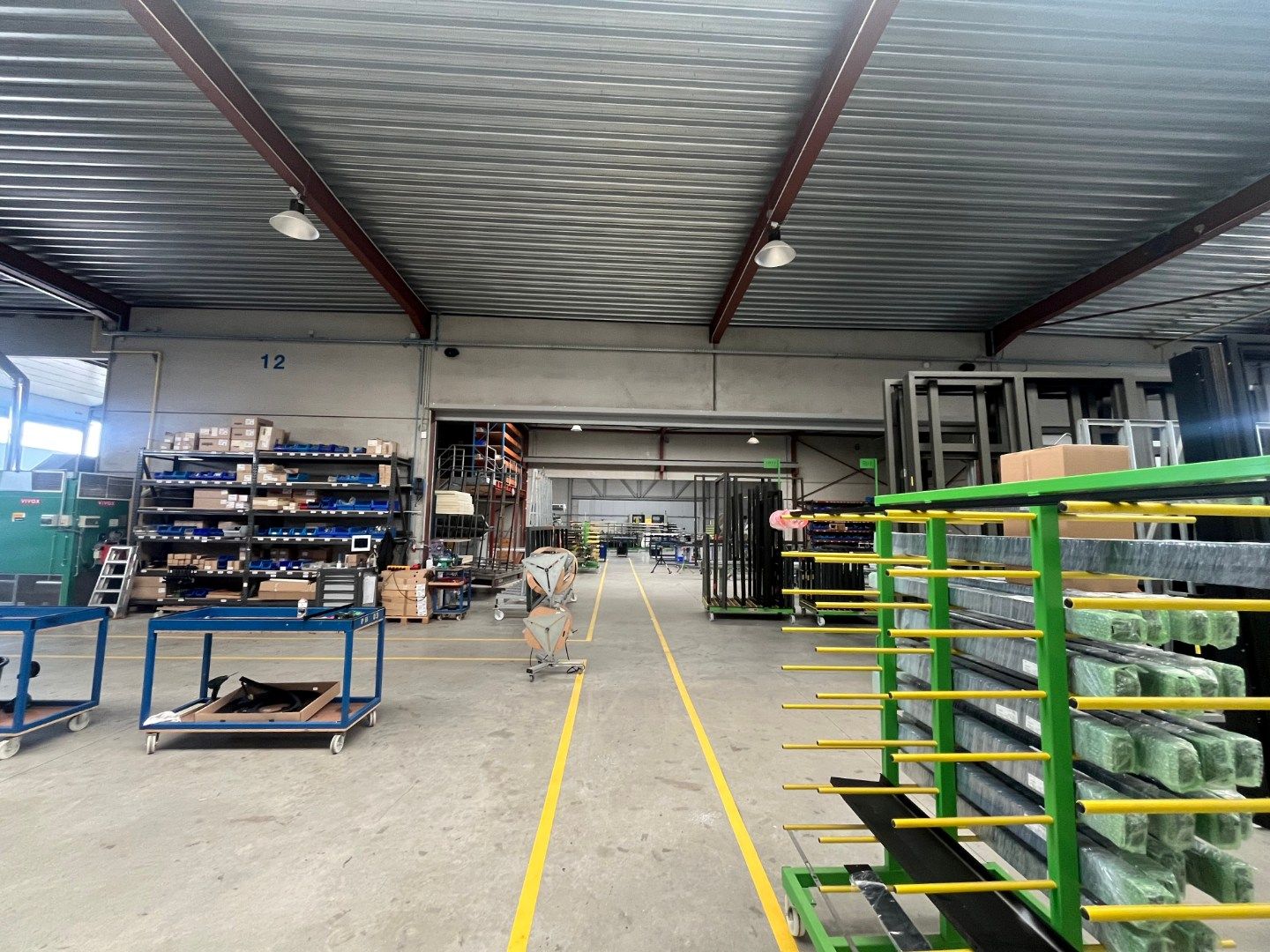 Een welgelegen bedrijfspand (KMO - industrie) van 2.815m² foto 5