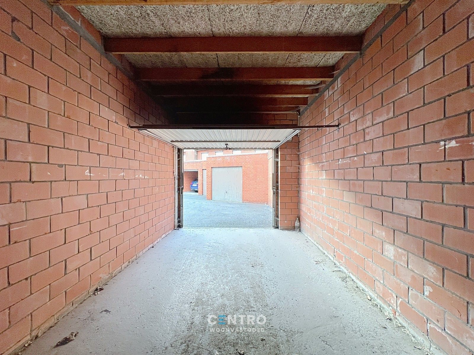 GEMETSTE garage te koop CENTRUM Roeselare nabij Sint-Michielskerk ! foto 5