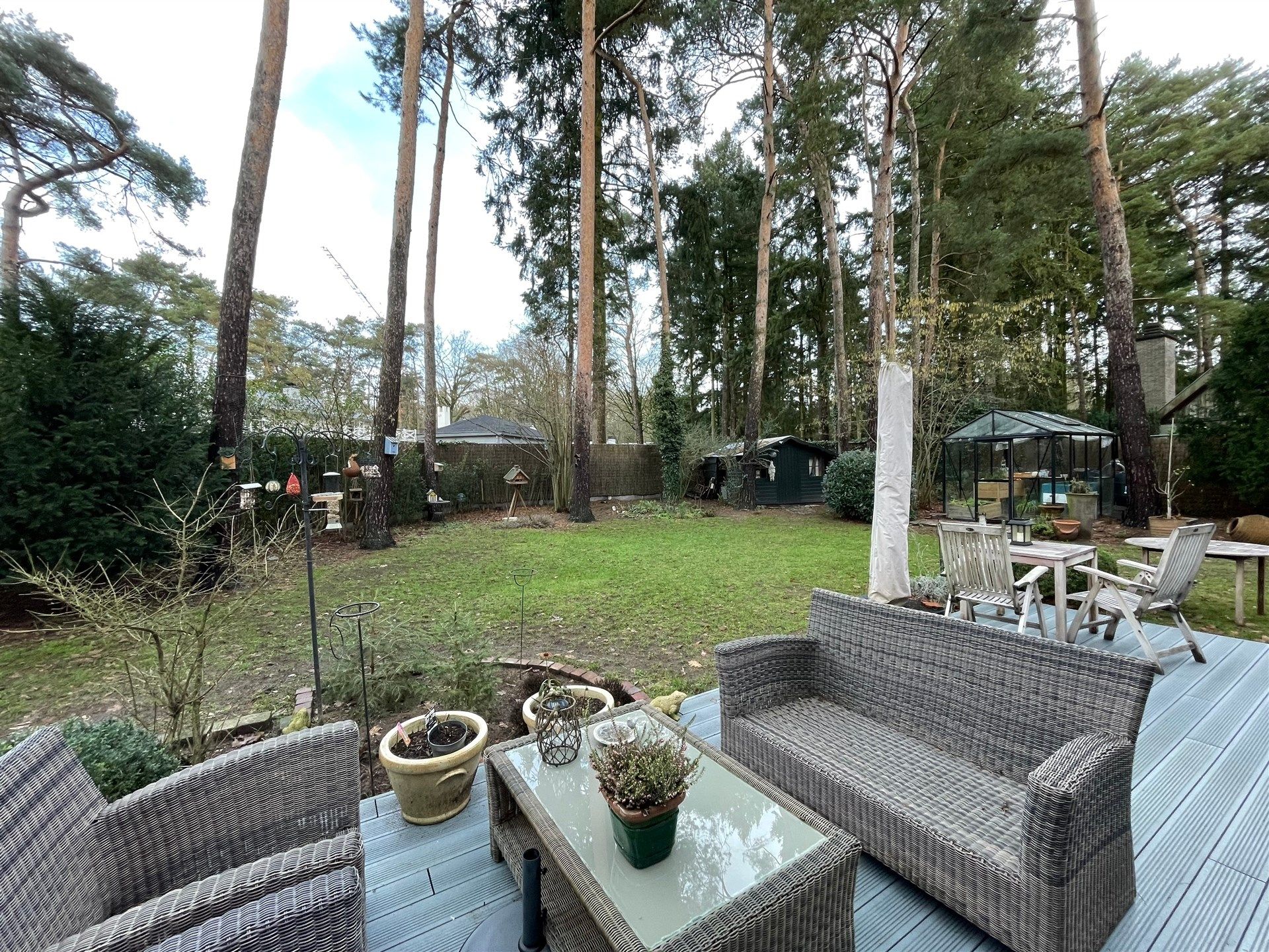 Prachtig midden in het groen gelegen villa in landelijke stijl met tuin en garage. foto 10