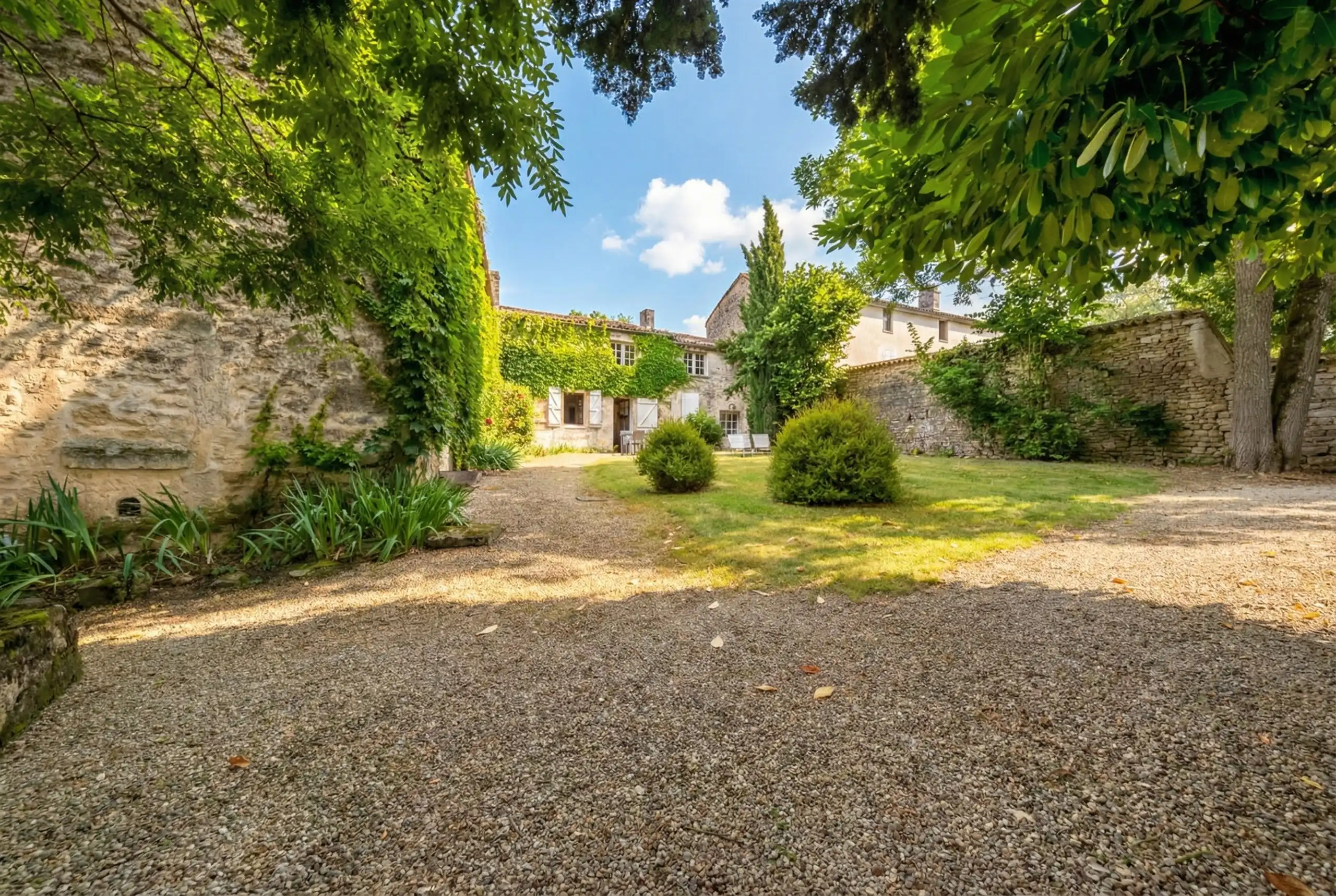 Vakantiegeluk te koop! Romantische eigendom op de heuveltop foto 9