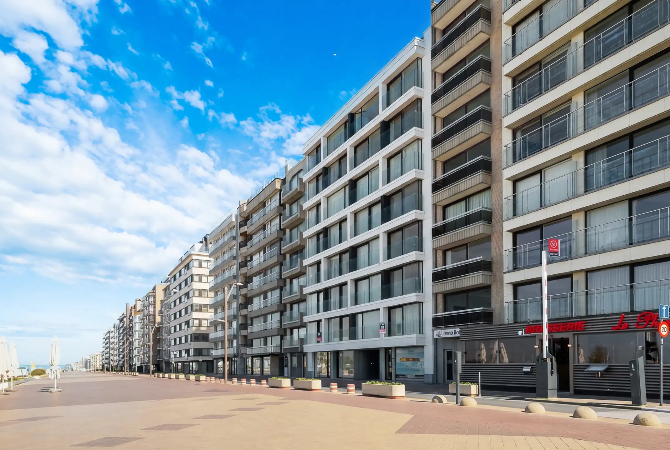 Stijlvol gerenoveerd appartement met frontaal zeezicht   foto 3