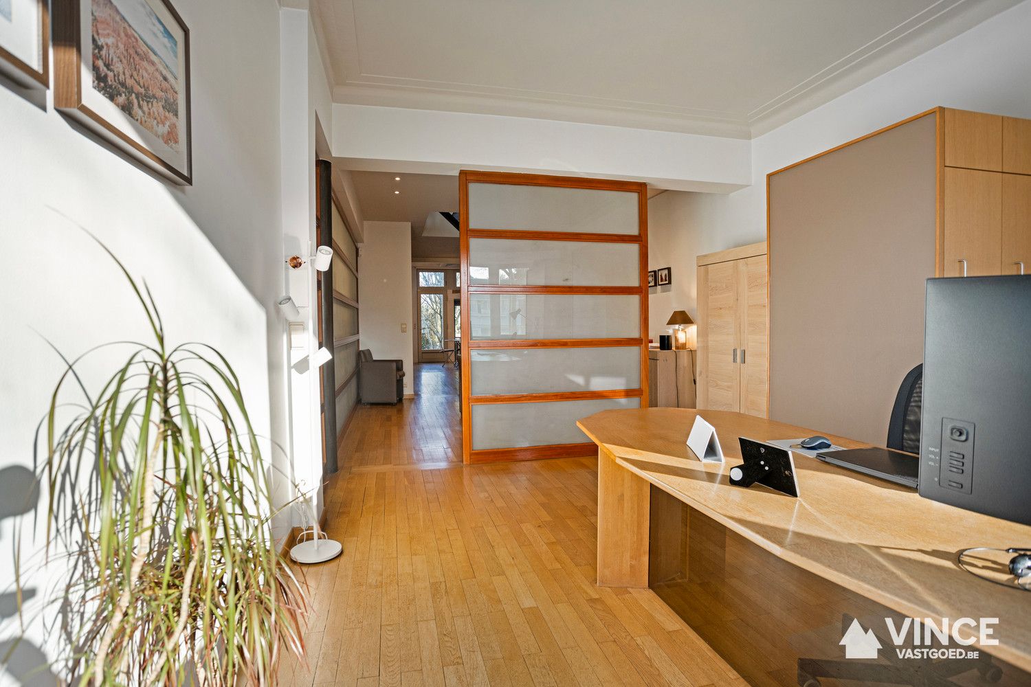 Prachtig huis met indrukwekkende elementen, ruime indeling en leuke tuin foto 13