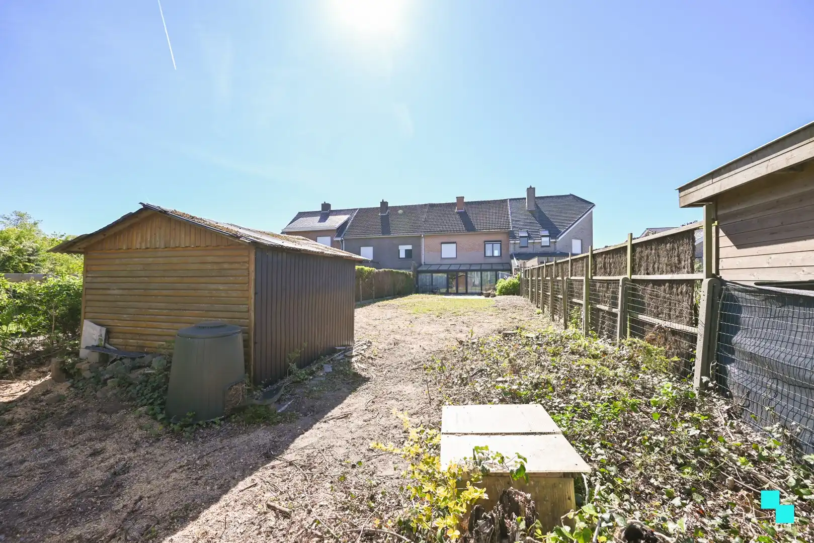 Te renoveren eengezinswoning met vier slaapkamers en ruime tuin foto 2