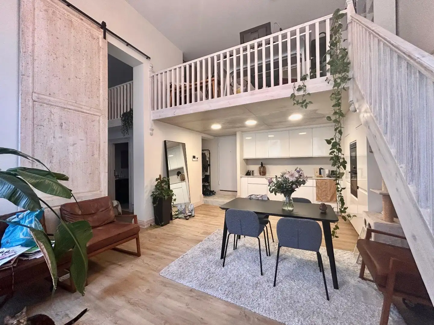 Uniek 1‑slpk appartement met vide foto {{pictureIndex}}
