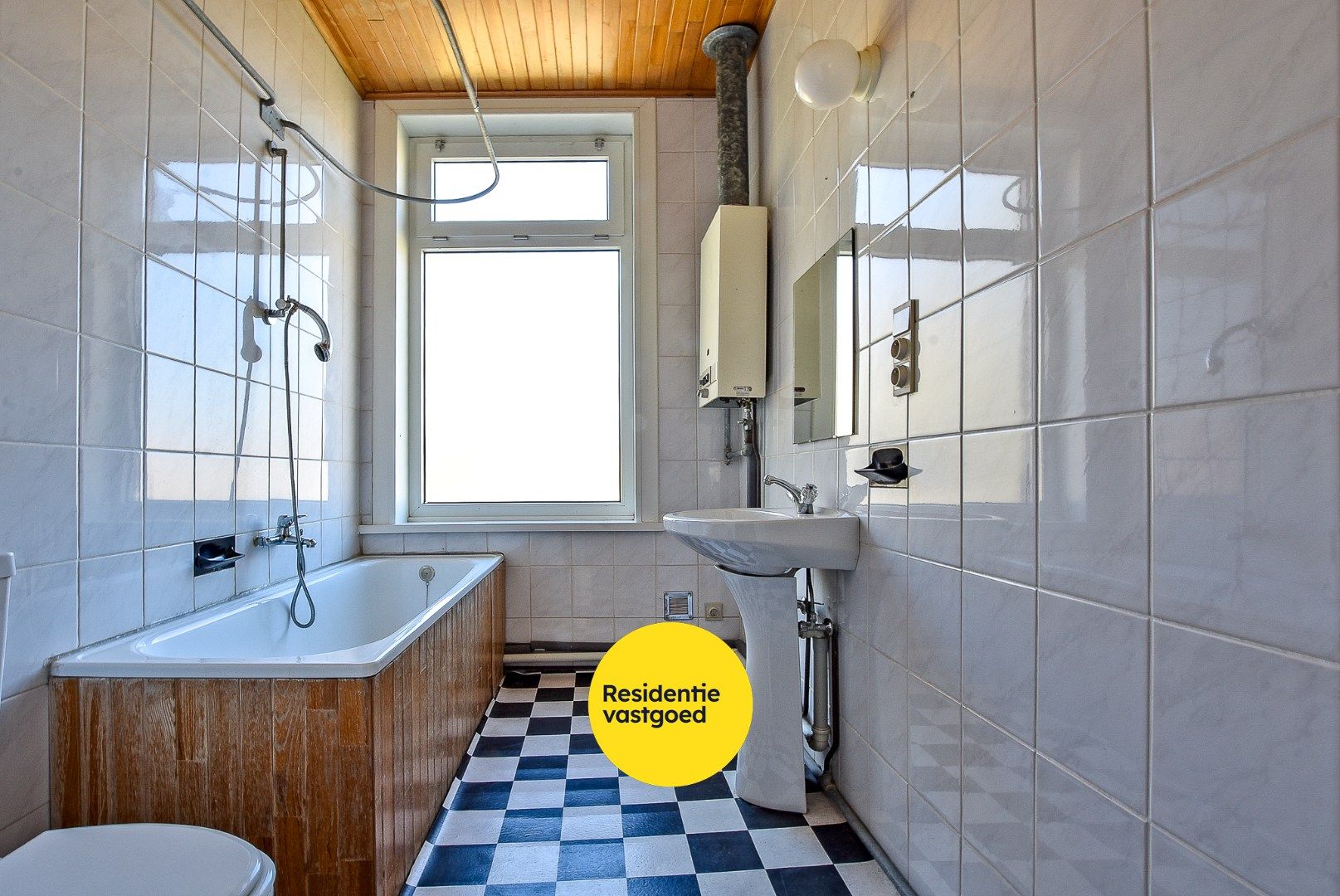 Charmante woning met veel potentieel in centrum Diksmuide! foto 10