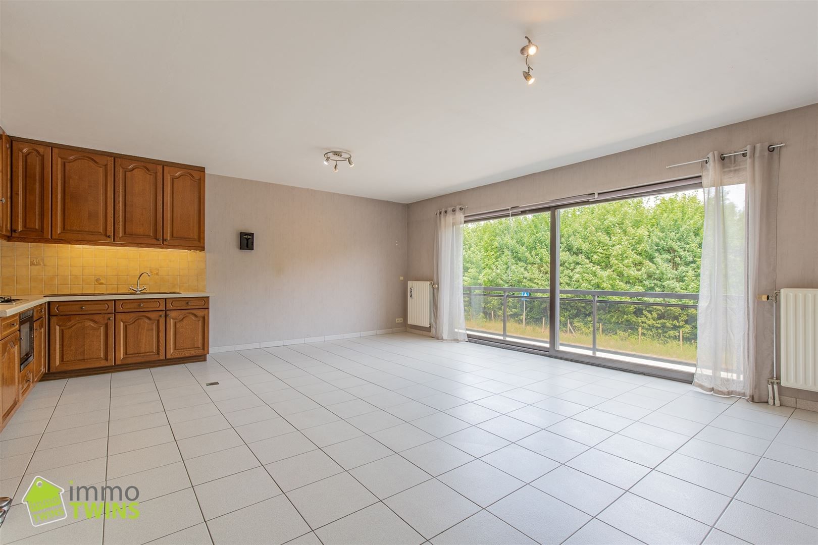Instapklaar appartement met groot zonneterras en garage foto 8