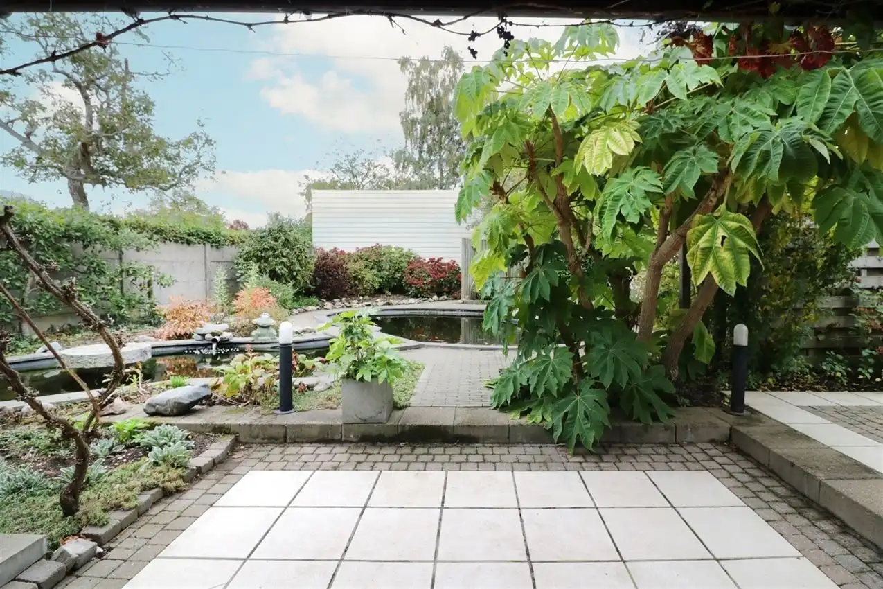 label c, nabij station, droom van tuin foto 3