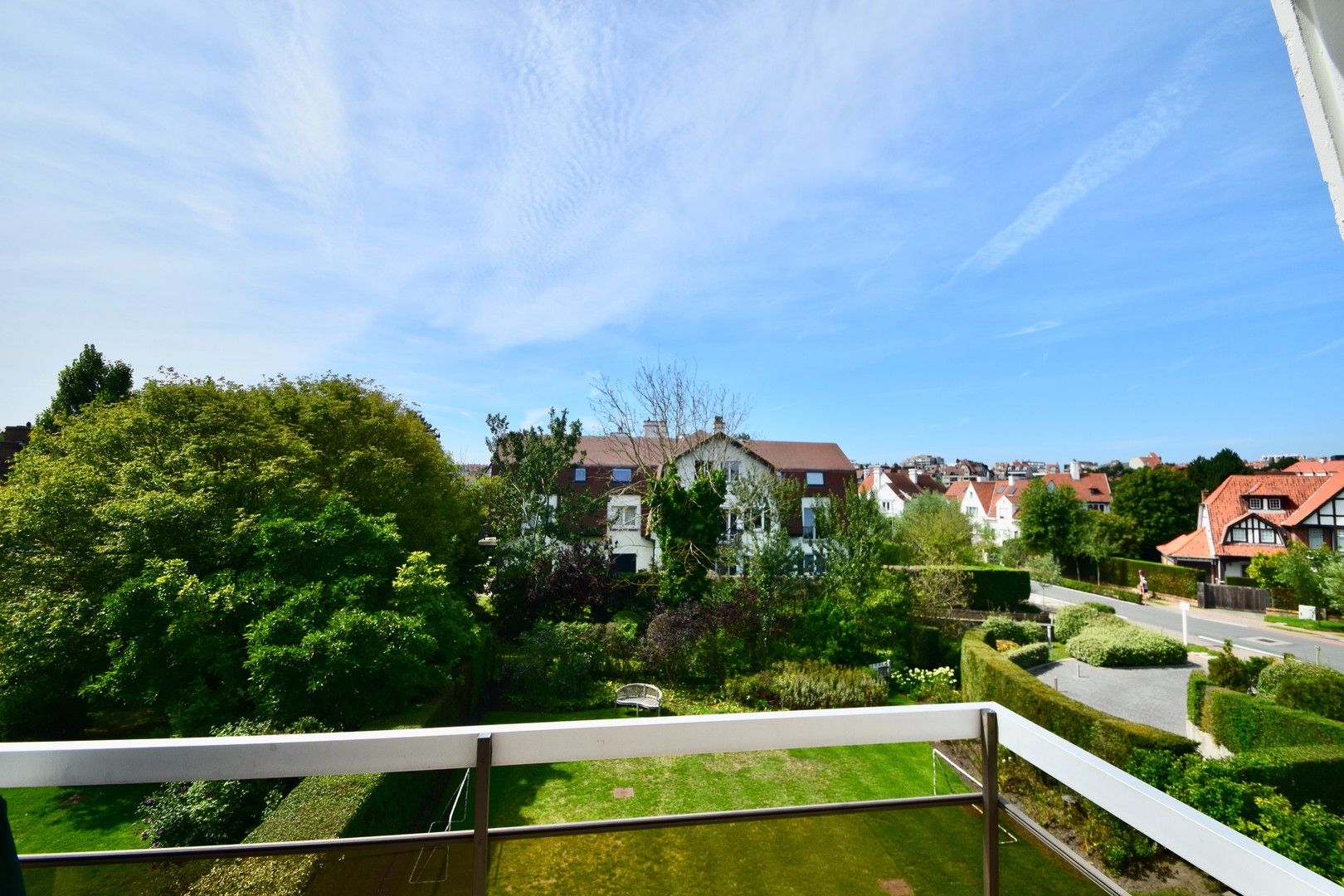 Zonnig gerenoveerd appartement met zuidwestgericht terras en open zicht op wandelafstand van het strand in hartje Zoute. foto 21