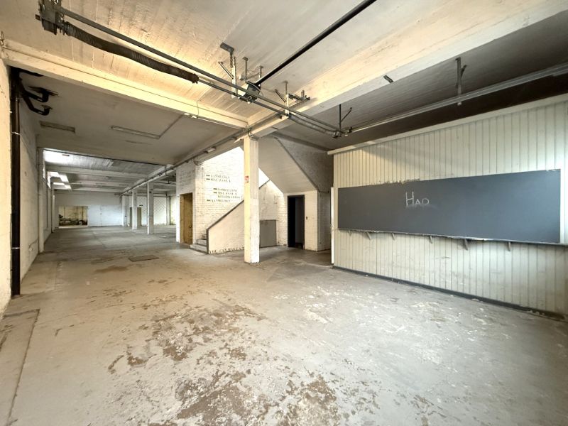 Ruime loods met tal van mogelijkheden foto 3