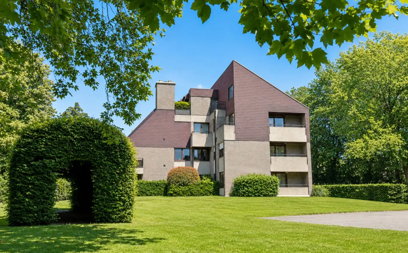 Exclusief wonen op een privaat domein nabij Pietersheim foto {{pictureIndex}}