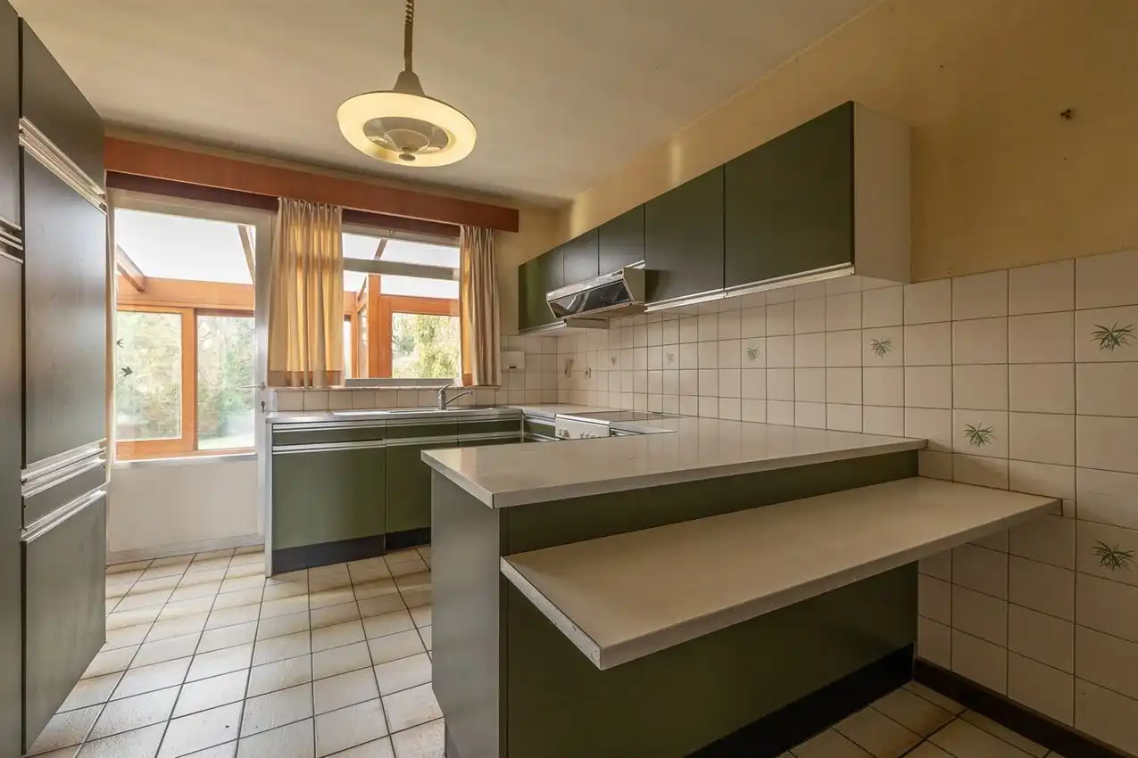 Te renoveren splitlevel woning in doodlopende straat foto 12