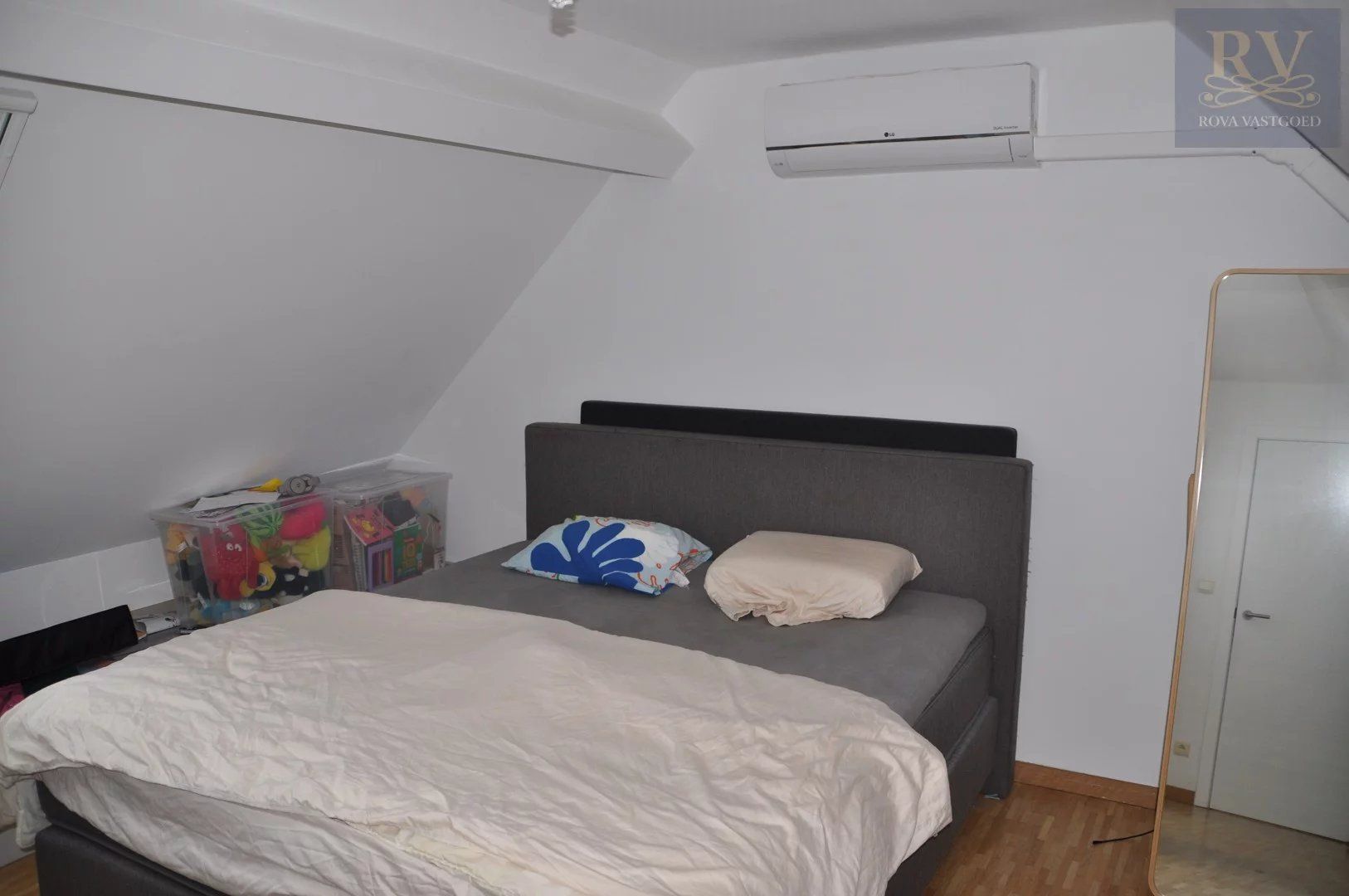 INSTAPKLAAR EN GEZELLIG DUPLEX-APPARTEMENT MET 2 SLPK'S NABIJ CENTRUM HASSELT foto 13