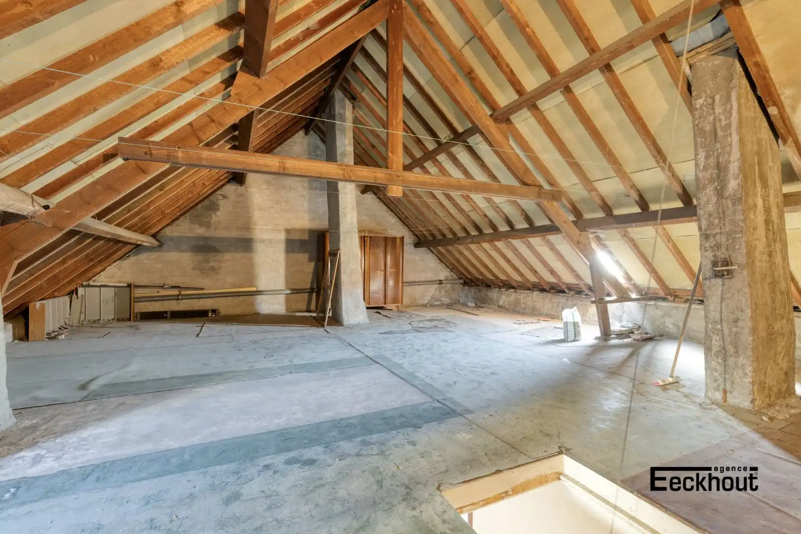 Zeer ruime woning boordevol potentieel met grote garages en mooi open zicht! foto 15