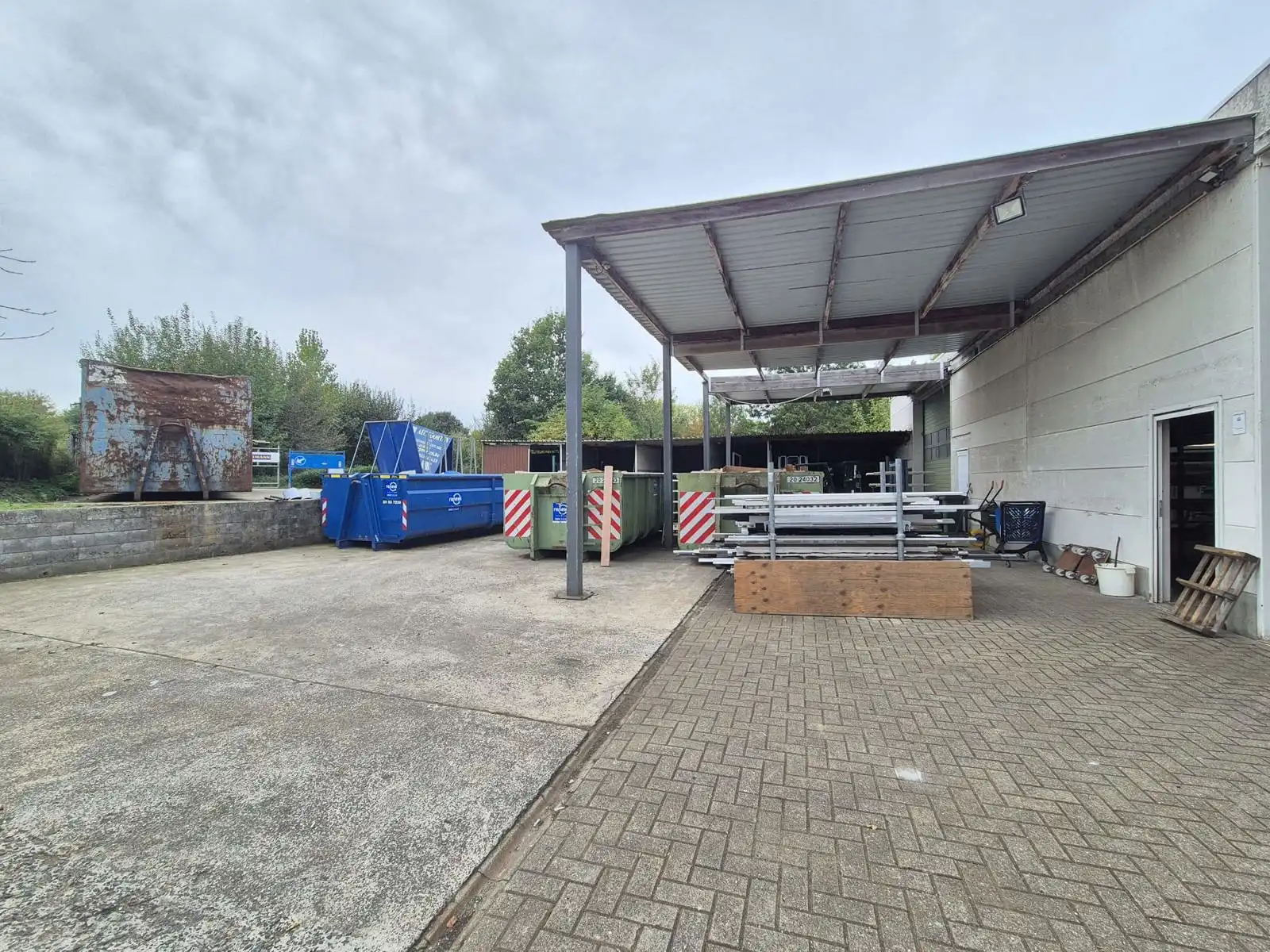 Opslag/werkplaats van 1000 m² met bijkomende kantoorruimte foto 11