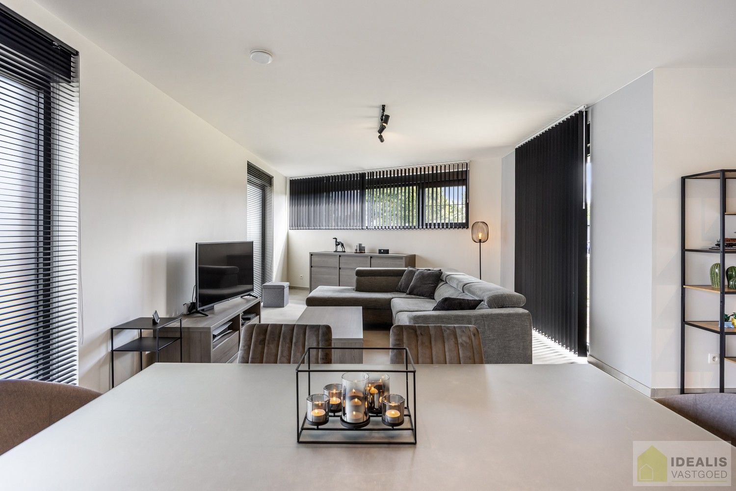 PRACHTIGE NIEUWBOUWWONING (2% REGISTRATIERECHTEN MOGELIJK!) MET EEN HEERLIJK LICHTRIJKE WOONKAMER MET OPEN KEUKEN, RUIME BERGING, BUREEL, 3 SLAAPKAMERS, RUIME DRESSING EN RUIME BADKAMER VOORZIEN VAN ALLE COMFORT! EEN HEERLIJK RUIM HUIS MET EEN NAAR WENS AAN TE LEGGEN TUIN, OP EEN GEGEERDE LOCATIE NABIJ HET CENTRUM VAN PEER! foto 10