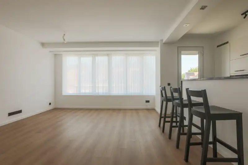 Residentieel gelegen, instapklaar appartement met 2 slaapkamers, terras, kelder en ruime Garage (energielabel B...) foto 4
