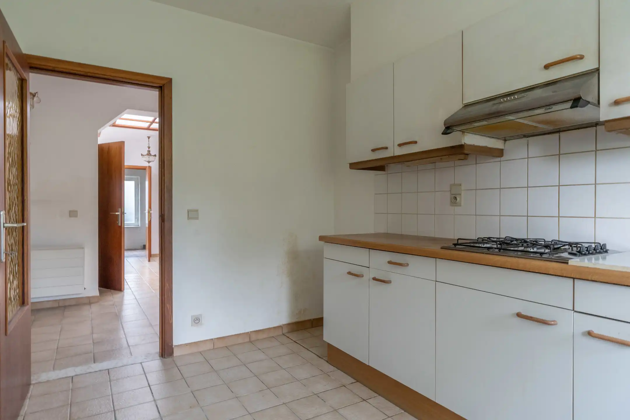 Ruime laagbouw met 3-4 slpk én praktijk en grote garage foto 16