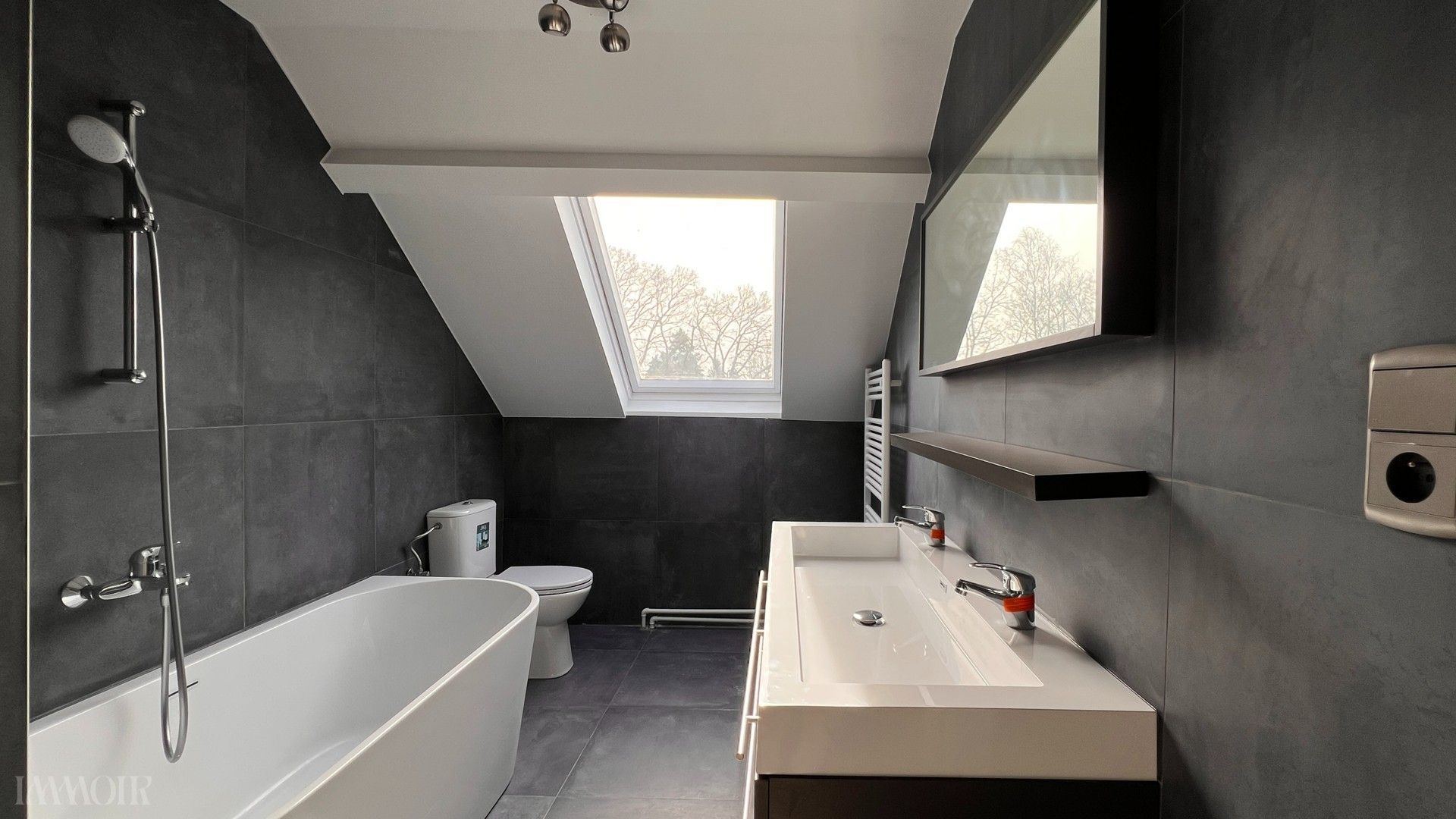 Ruim duplex appartement met terras in Brasschaat. foto 9