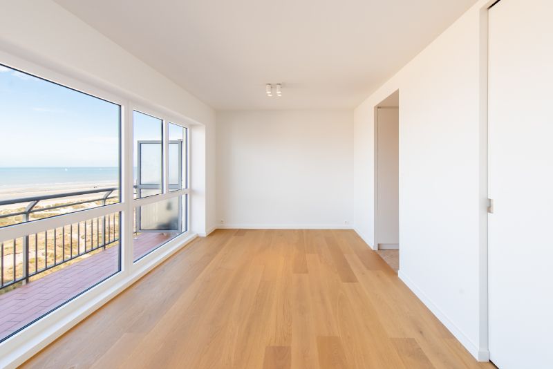 Prachtig gerenoveerd 1-slaapkamer appartement met frontaal zeezicht te koop foto 9