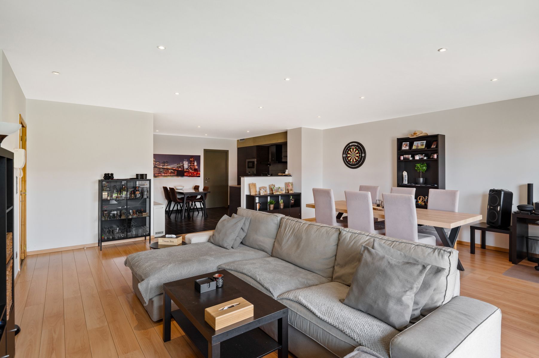 Volledig vernieuwd appartement met ruim terras en garagebox foto 5