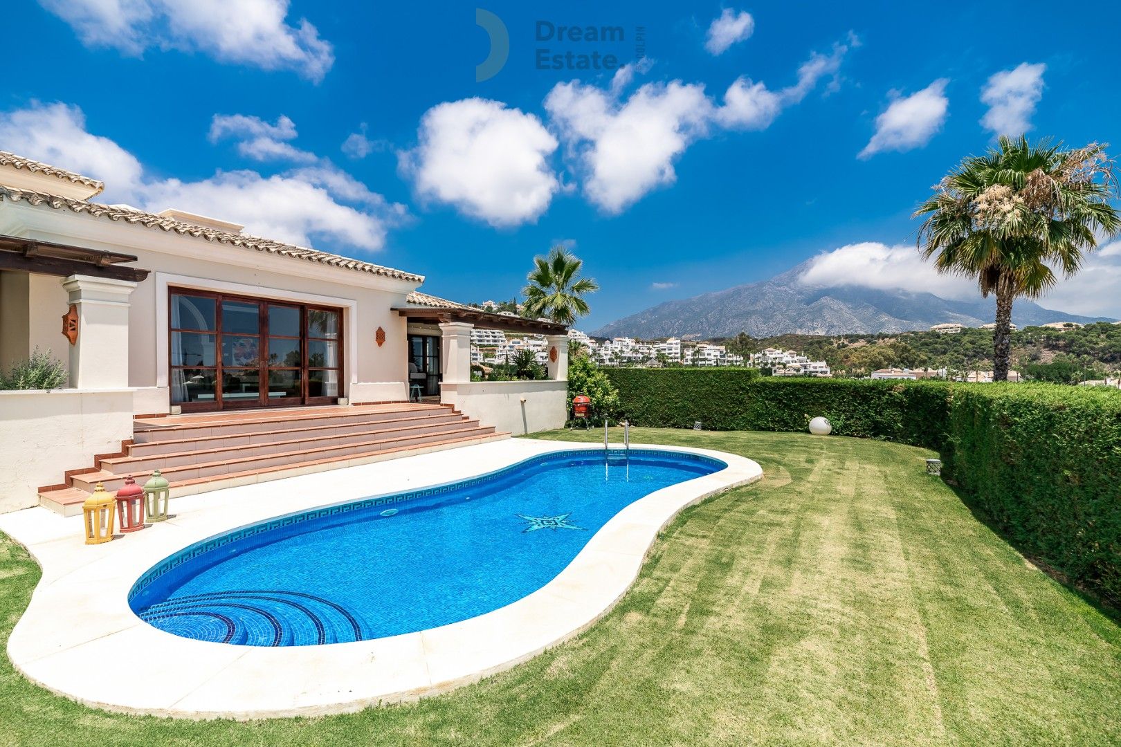 Villa met mooi uitzicht op de bergen en zee te Nueva Andalucia, Marbella foto 21