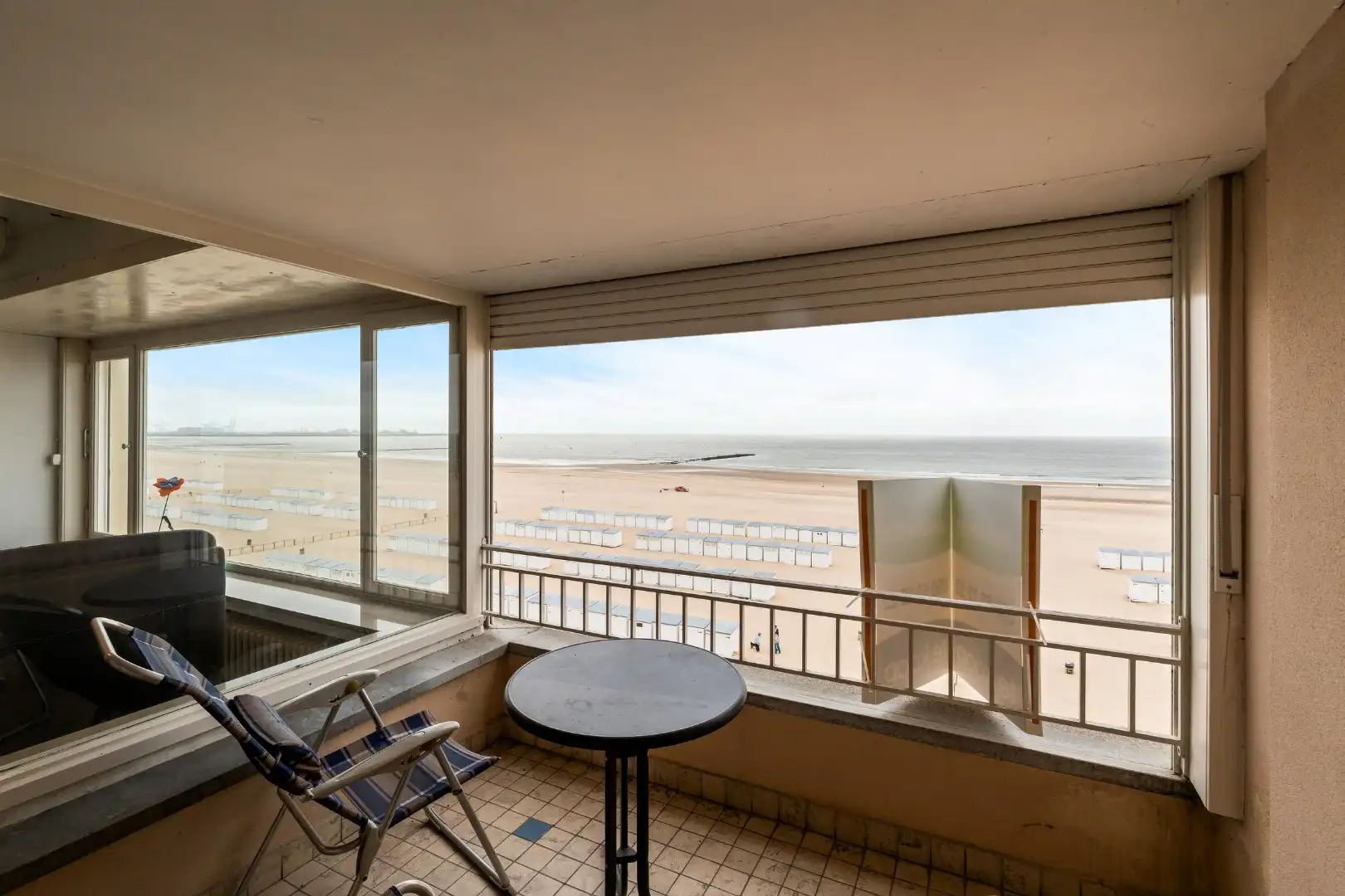 Ruim appartement met panoramisch zeezicht op de Zeedijk Albertstrand foto 11