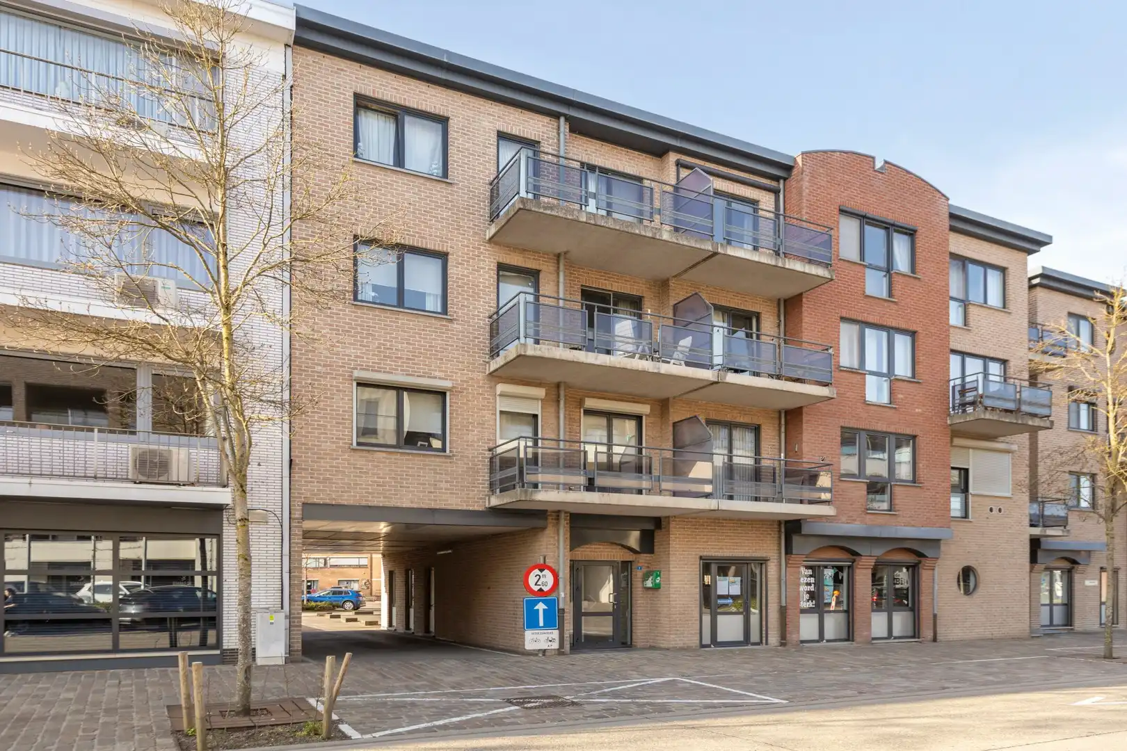 Karaktervol en instapklaar appartement met 2 slaapkamers, terras én garage in het centrum van Zutendaal. foto 4