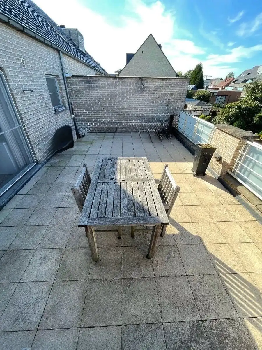 Luxueus duplex appartement met privé-lift, 3 slaapkamers, terras, ondergrondse parkeerplaats en ruime kelderberging. foto 9