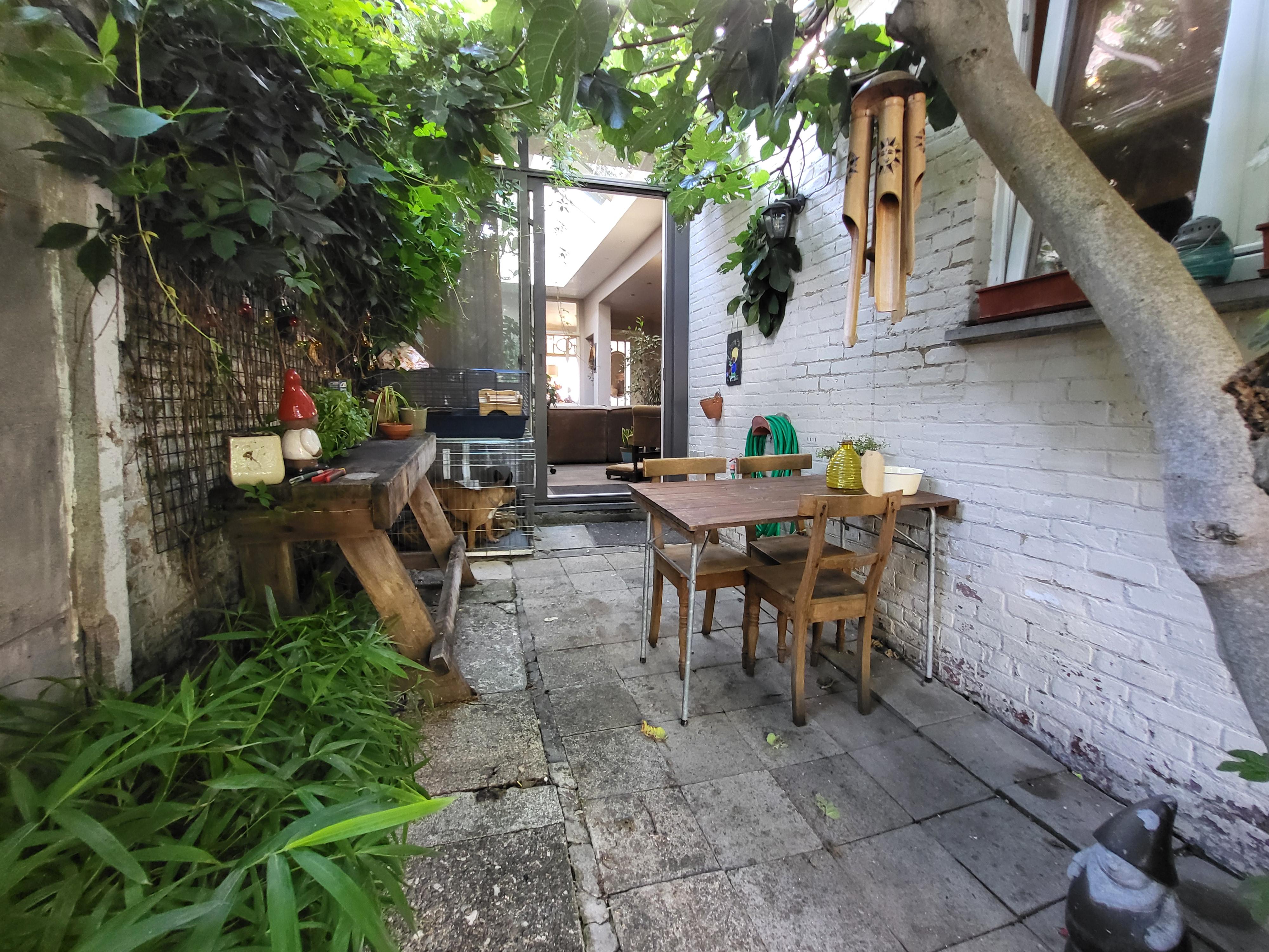 Prachtig gerenoveerde burgerwoning op wandelafstand van het centrum met zuidgerichte tuin.  foto 12