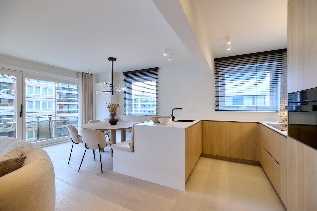 Luxueus gerenoveerd hoekappartement met 3 ruime slpks.  foto 1