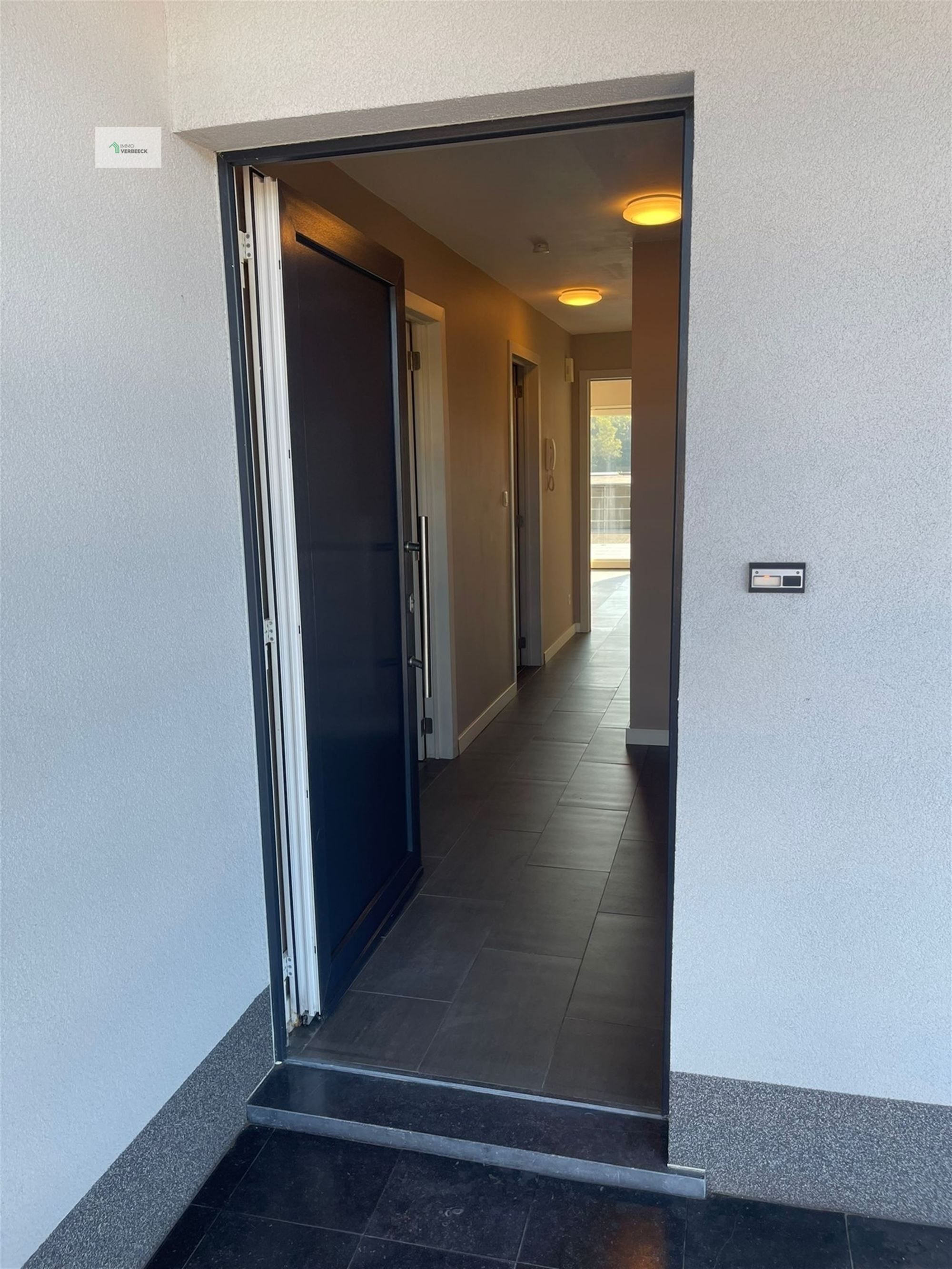 Instapklaar één slaapkamer appartement met afgesloten garage foto 5