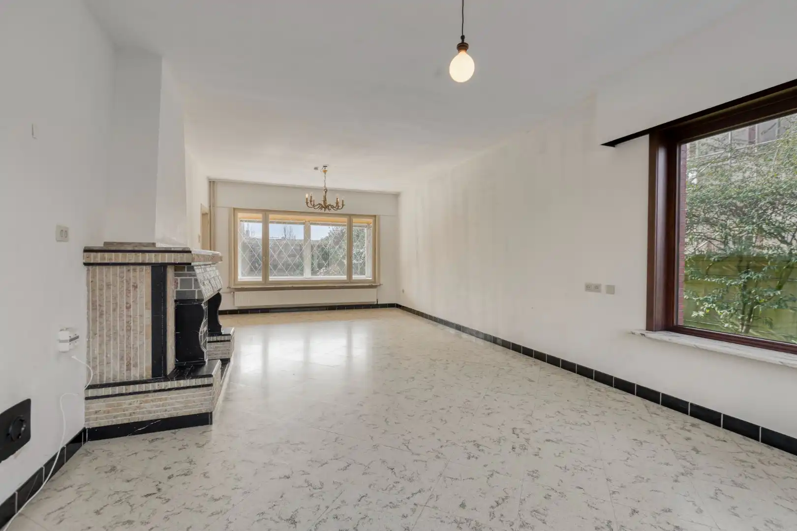 Gunstig gelegen woning met oa 3 slpks op een mooi perceel van 742 m². foto 3