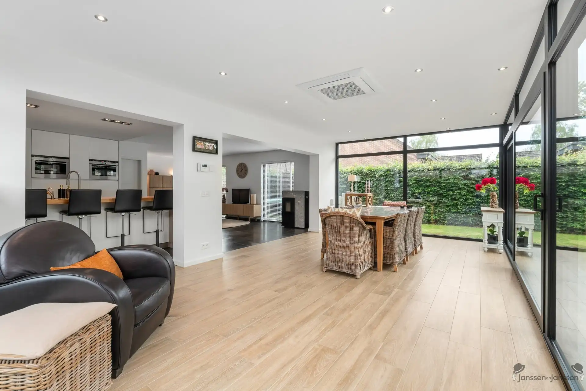 Moderne en lichtrijke woning op 600m² nabij centrum Brecht foto 11