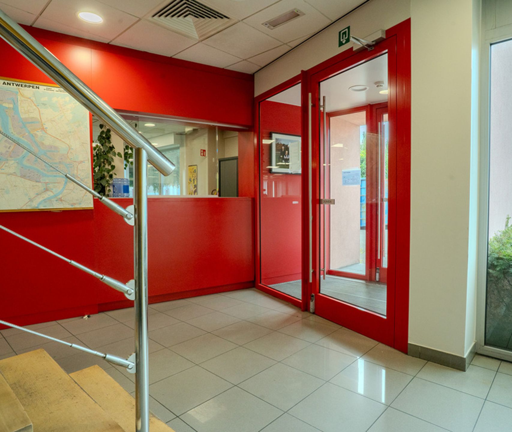 Kantoren & magazijn te huur, grondoppervlak van 5.992 m² foto 3