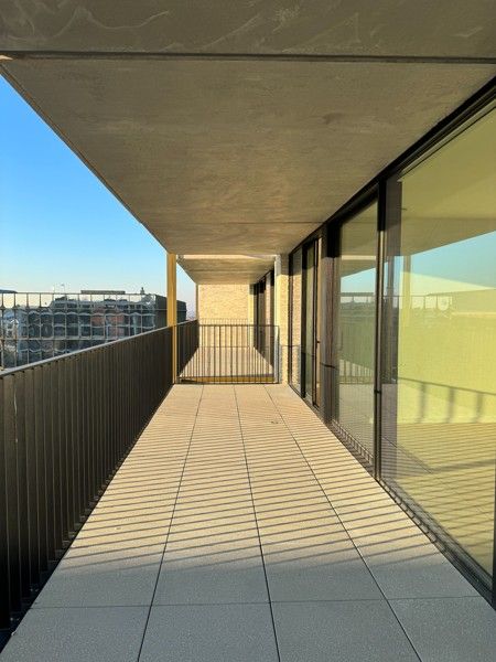 Penthouse met 2  slaapkamers met  een groot terras van 22 m². foto 1