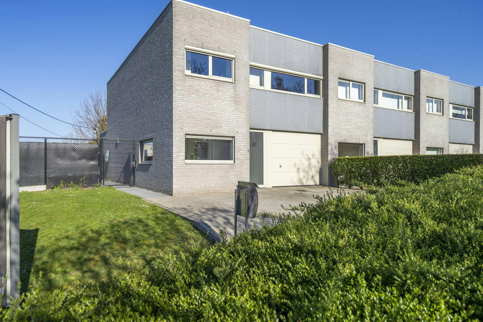 Instapklare gezinswoning met 4 slaapkamers op Hoog Kortrijk foto 2