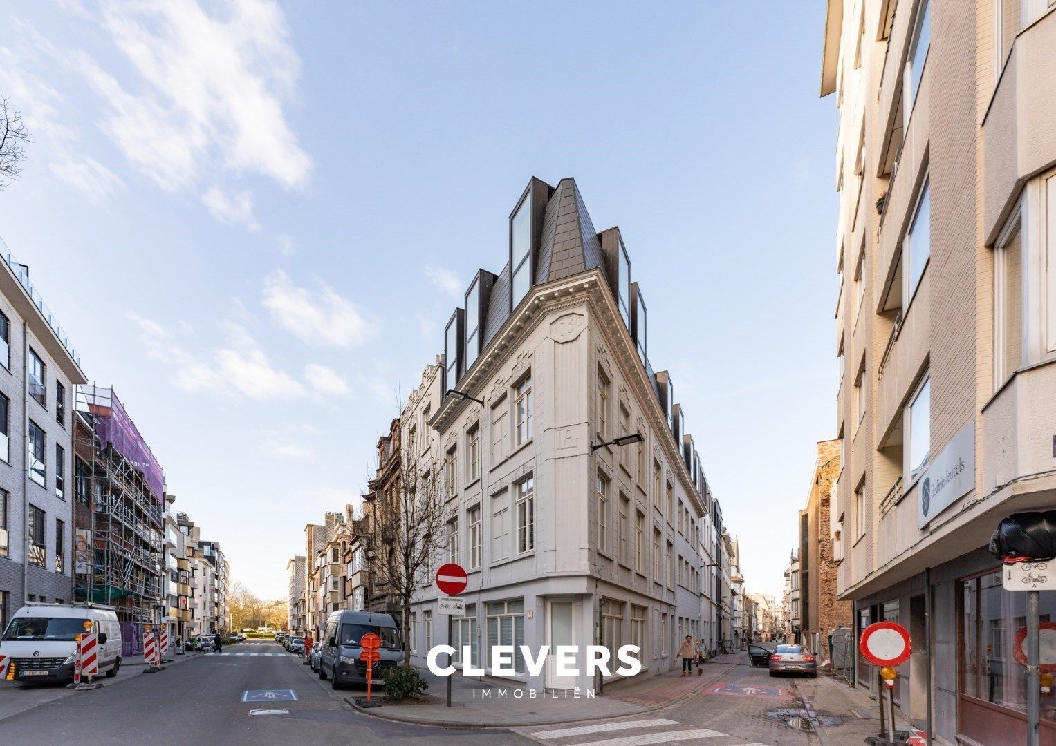 Gerenoveerde, ruime studio (label B) Ideale investering! foto {{pictureIndex}}