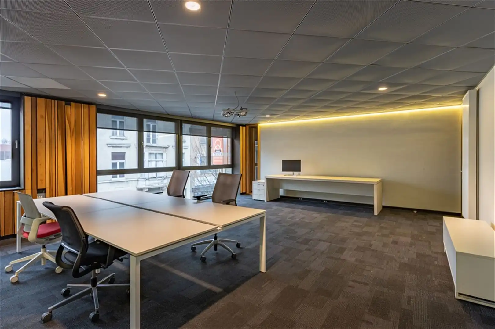 Moderne kantoren aan Station Gent Dampoort foto 16