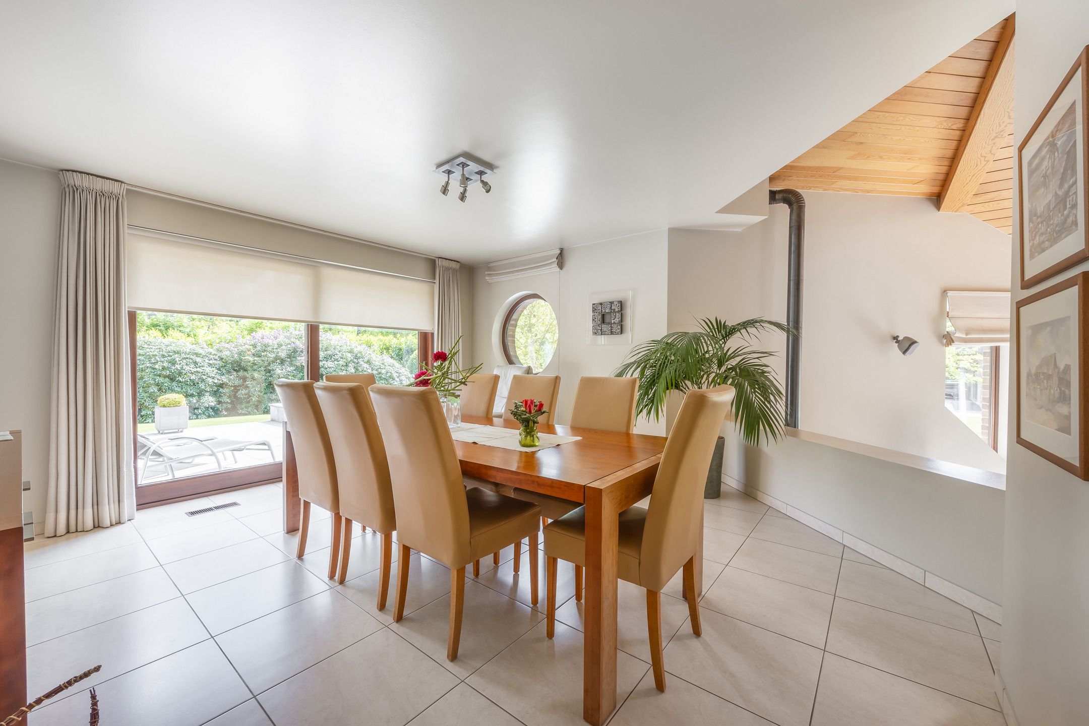 Architecturale gezinswoning met atelier en weids uitzicht foto 9