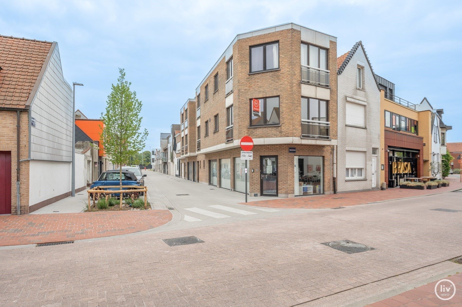 Lichtvol gerenoveerd HOEKappartement met open zicht gelegen vlakbij de LIppenslaan te Knokke.  foto 7